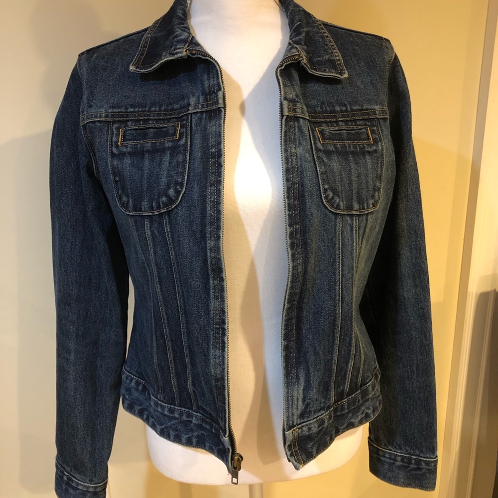 Gap jean jacket ☀️